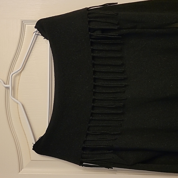 Off shoulder fringeneck sweater - Picture 2 of 4